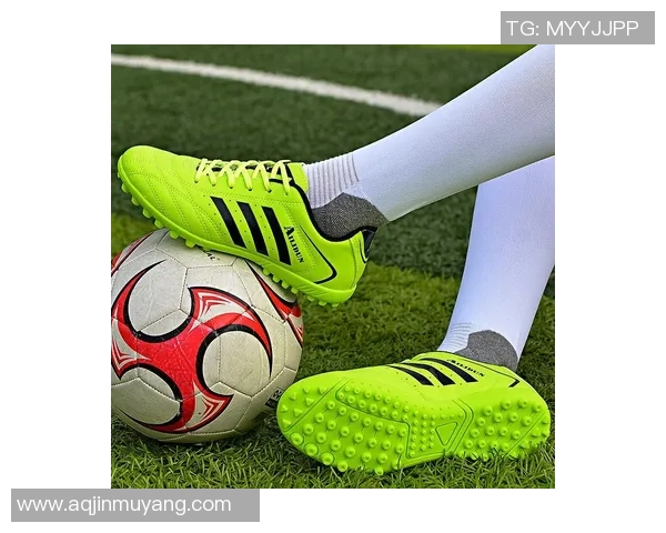 足球球鞋与足球的完美结合助力运动员提升竞技水平与场上表现