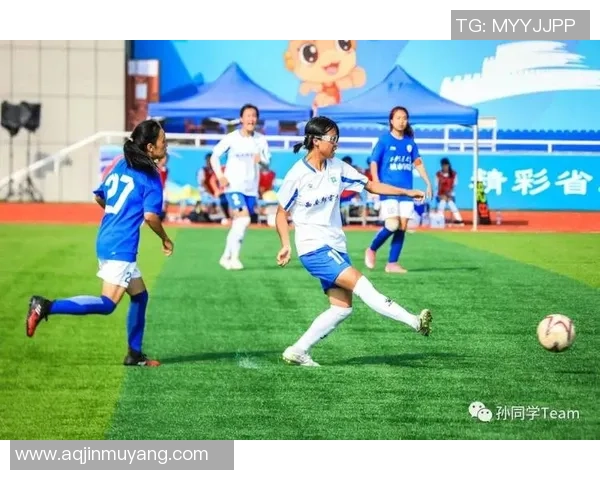 足球虞美人：在绿茵场上绽放的青春与梦想的交响曲